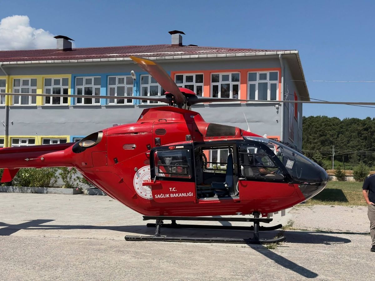 Samsun'da traktör kazası sonrası ambulans helikopterin sevkiyatı