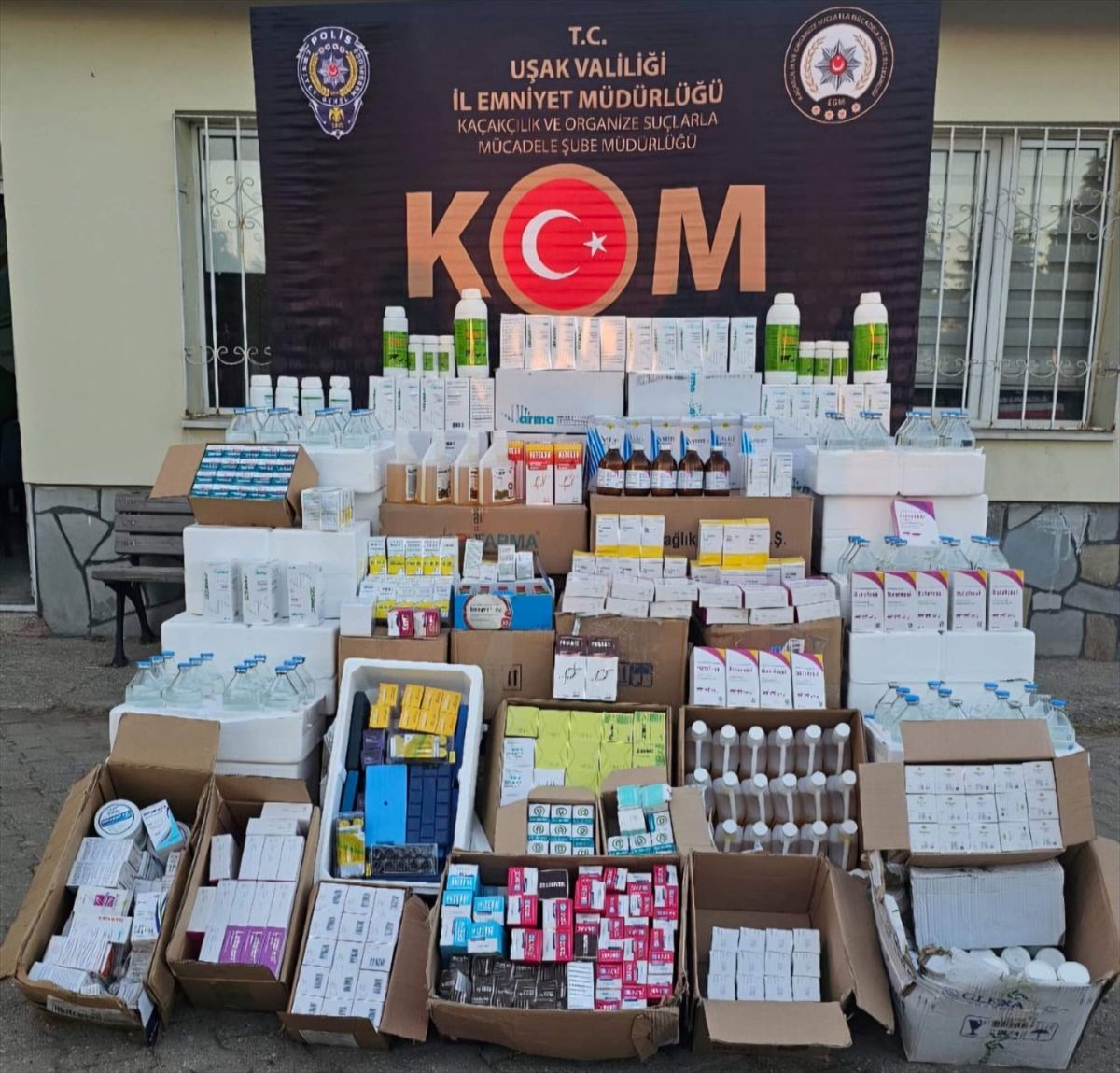 Uşak'ta son kullanım tarihi geçmiş 1860 hayvansal ilaç ele geçirildi