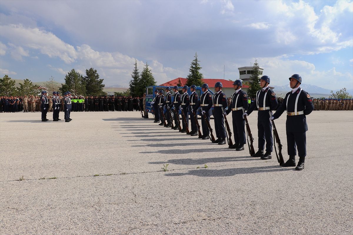 Van'da trafik kazası: Jandarma Uzman Çavuş Samet Karabulut şehit oldu