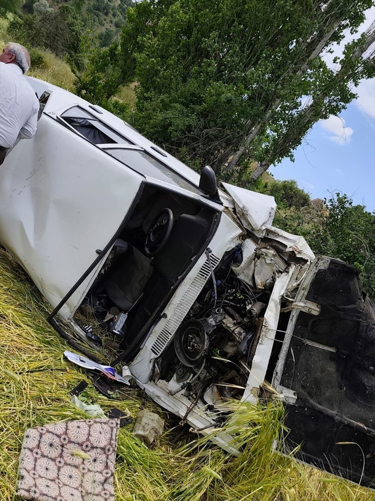 Yozgat'ta devrilen otomobildeki 2 kişi yaralandı