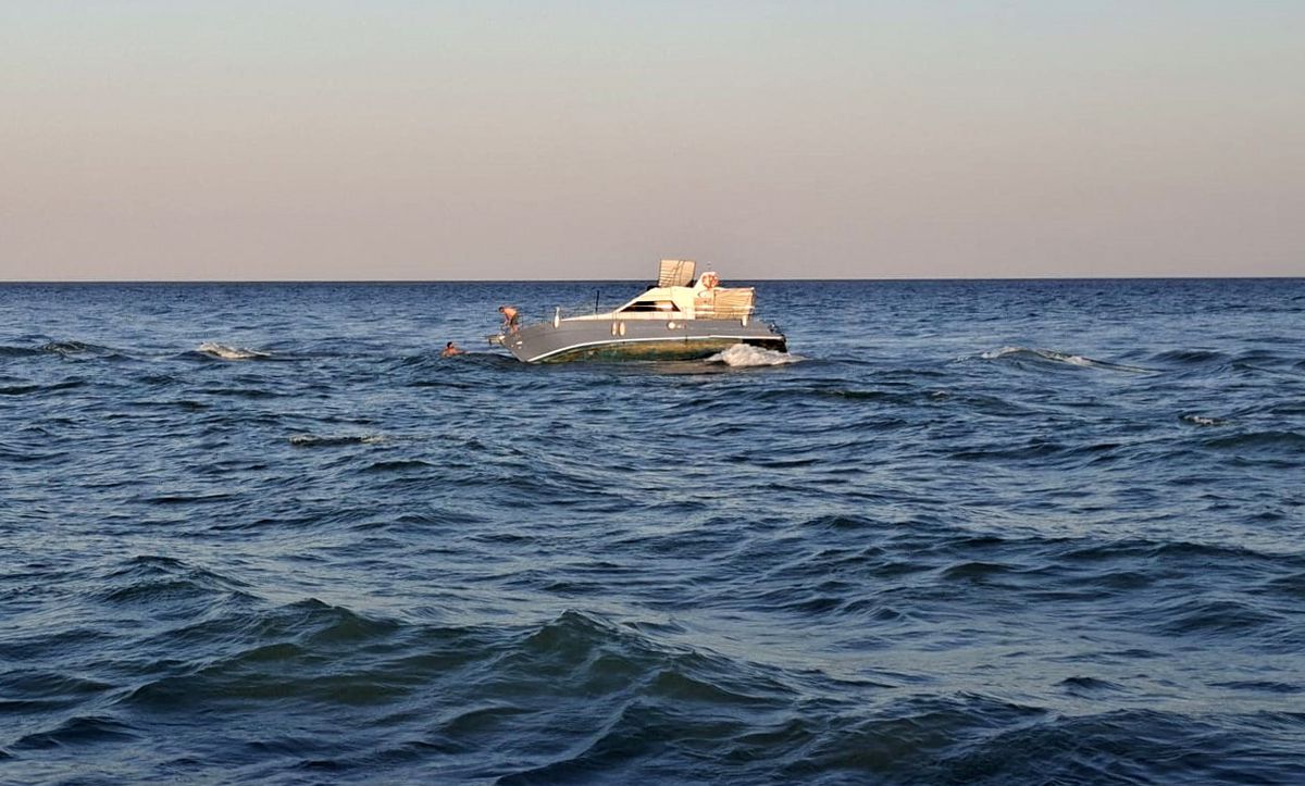 Antalya'da Karaya Oturan Gezi Teknesindeki 3 Kişi Kurtarıldı