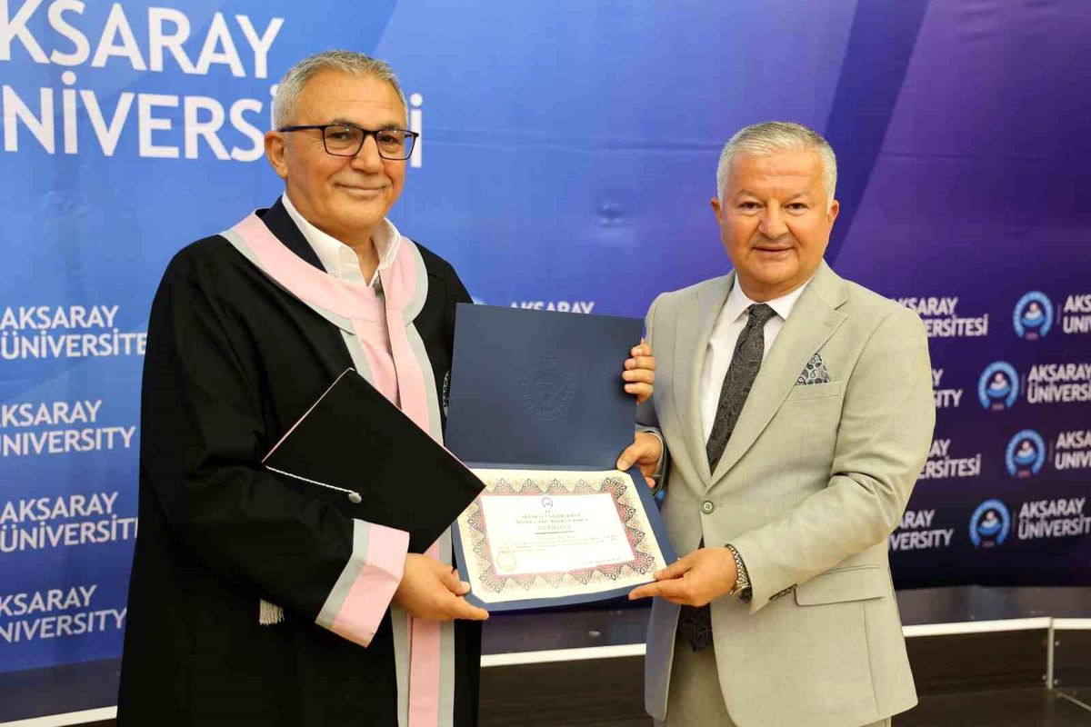 55 yaşında üniversite hayaline kavuştu, 59 yaşında mezun oldu
