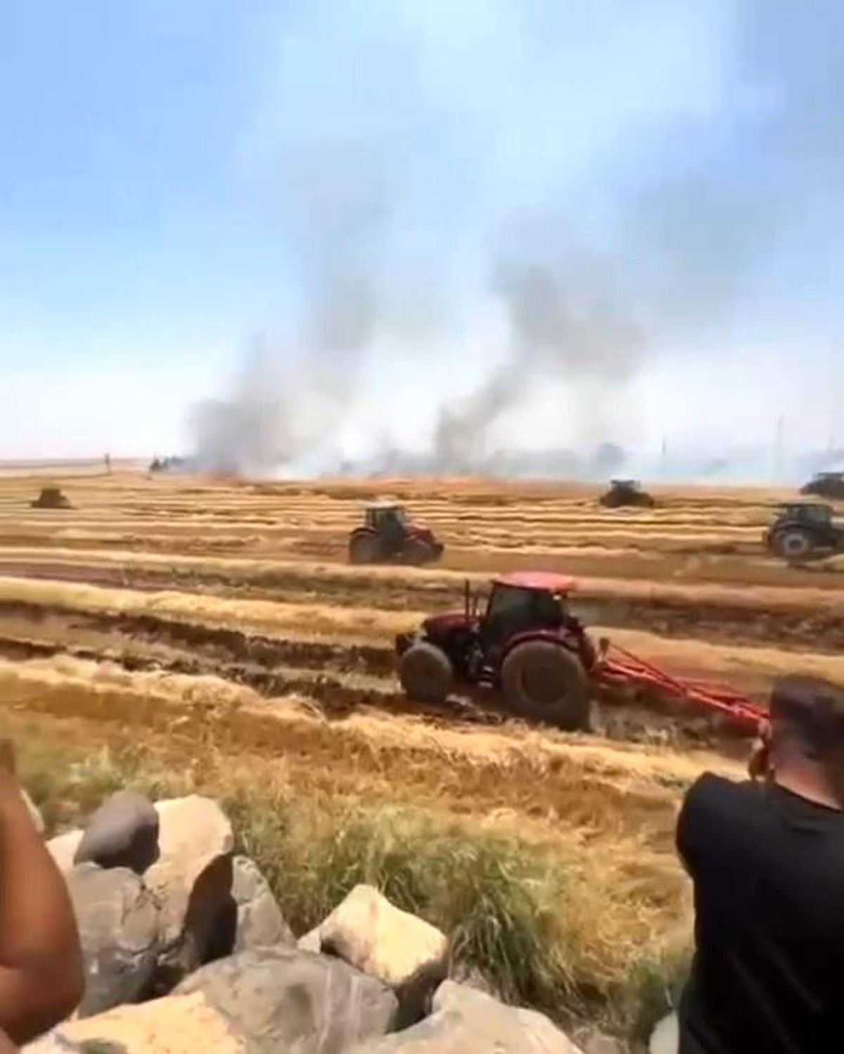 Viranşehir'de anız yangını sonrası oluşan hasar görüntüsü