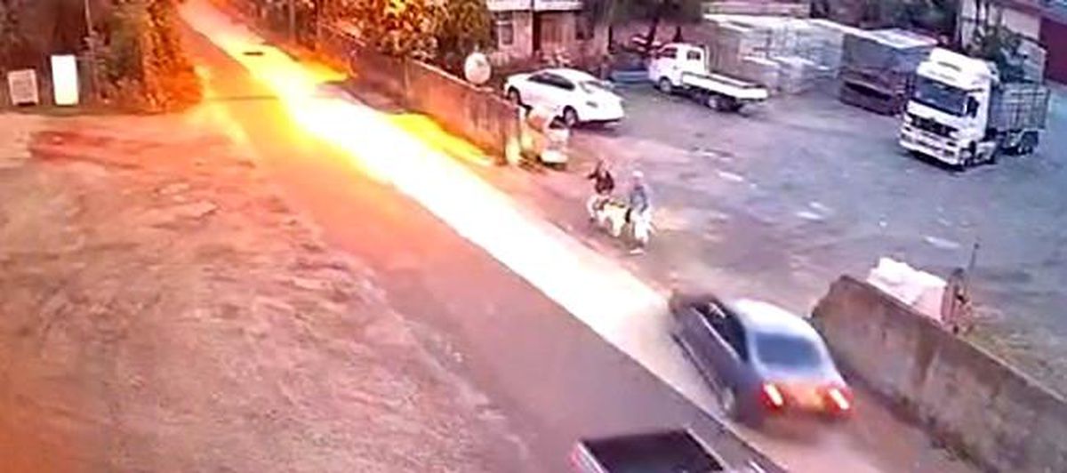 Artvin Arhavi'de meydana gelen trafik kazası sonrasında olay yerinden görünüm
