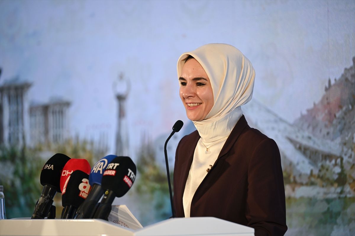 Bakan Göktaş: Genç Müslüman kadınların liderliği için çalışacağız