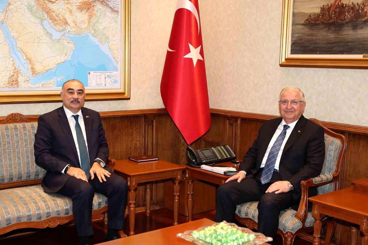 Milli Savunma Bakanı Yaşar Güler ve Azerbaycan Büyükelçisi Reşad Memmedov görüşmesi