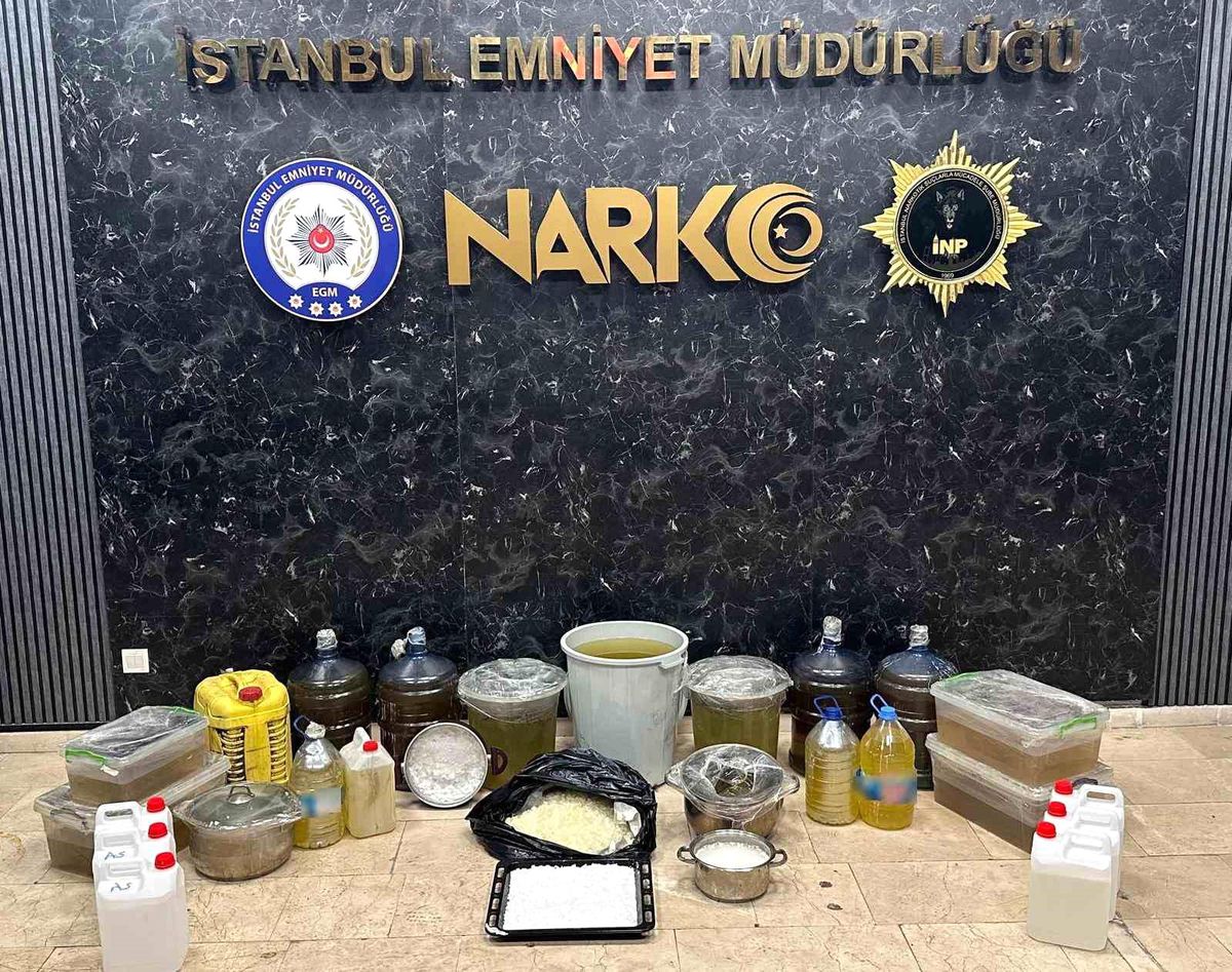 Beşiktaş'ta gerçekleştirilen narkotik operasyonunda ele geçirilen uyuşturucular
