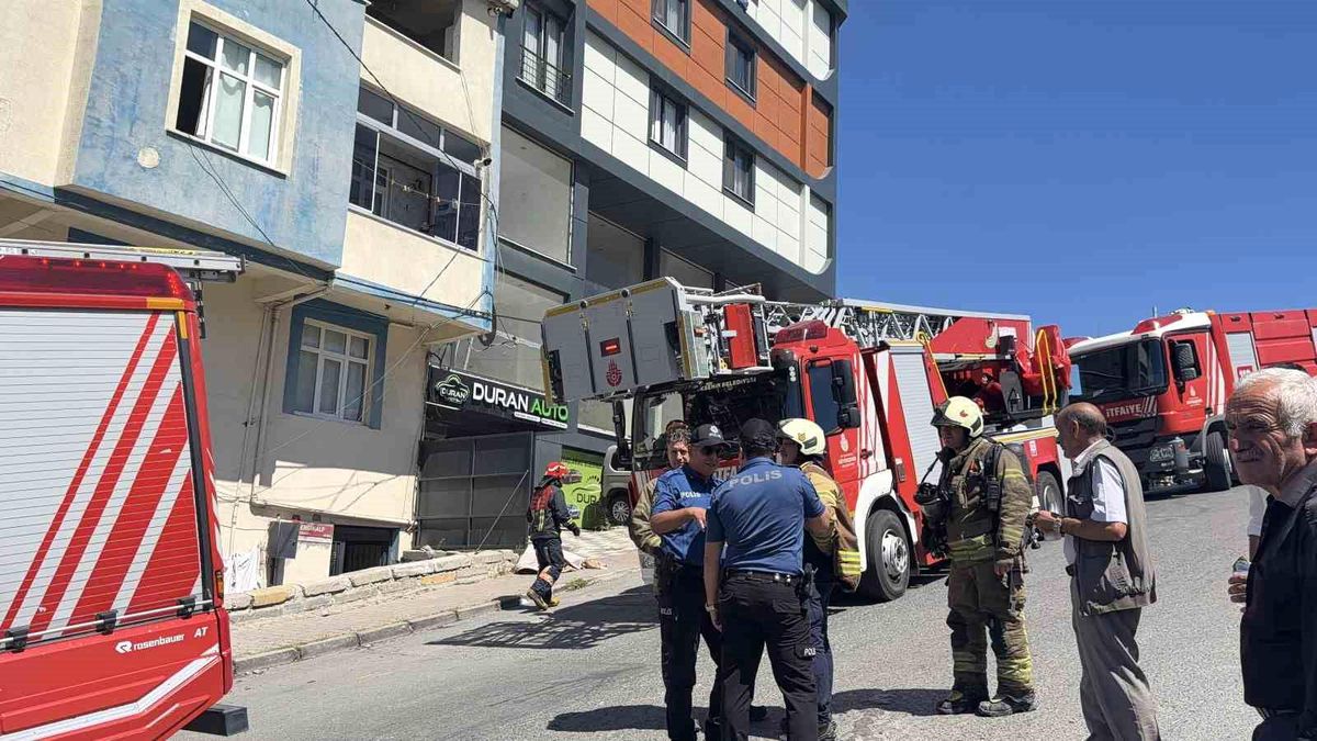 Çatı katında çıkan yangının ardından dikkat çeken iddia: ''Şikayet ettik, ev yandı''