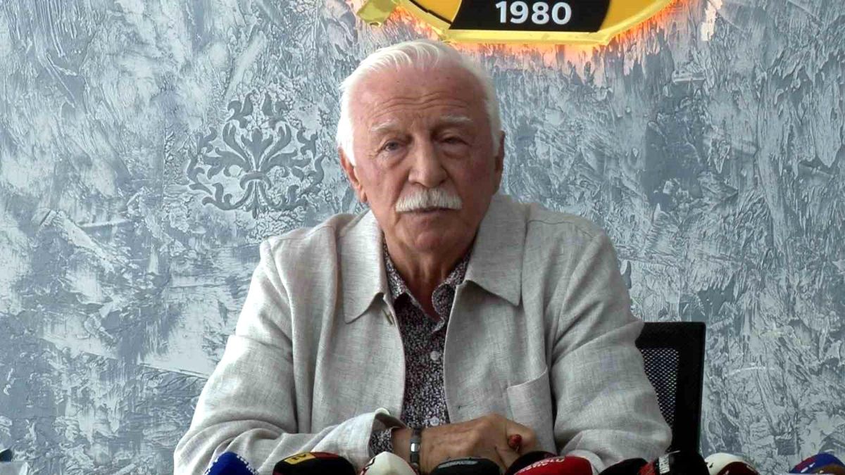 Kemal Nakipoğlu'nun CHP'den istifasına dair haber görseli.