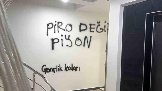 chp kayseri il baskanligi binasinin duvarlari 19982567 o