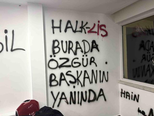 chp kayseri il baskanligi binasinin duvarlari 4 19982567 o