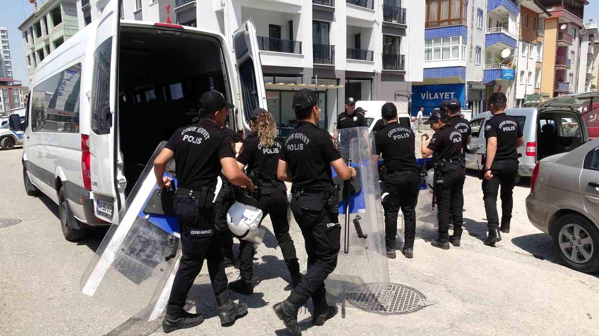 CHP Malatya İl Başkanlığı binasında gerginlik