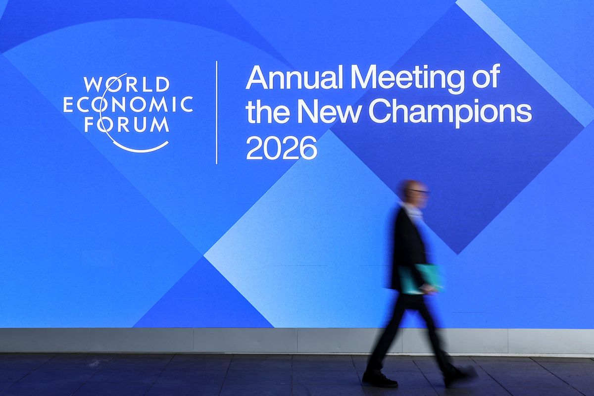 Çin Başbakanı Li Qiang Yaz Davos Forumu'nda konuşma yapıyor
