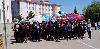 Çubuk Fen Lisesi'nde 90 öğrenci mezuniyet sevinci yaşadı