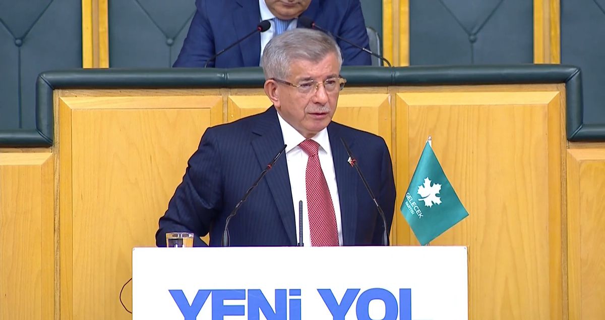 Davutoğlu'ndan NATO Zirvesi eleştirisi: 'Büyük şova hazırlanılıyor, Türkiye ağırlığını koymalı'