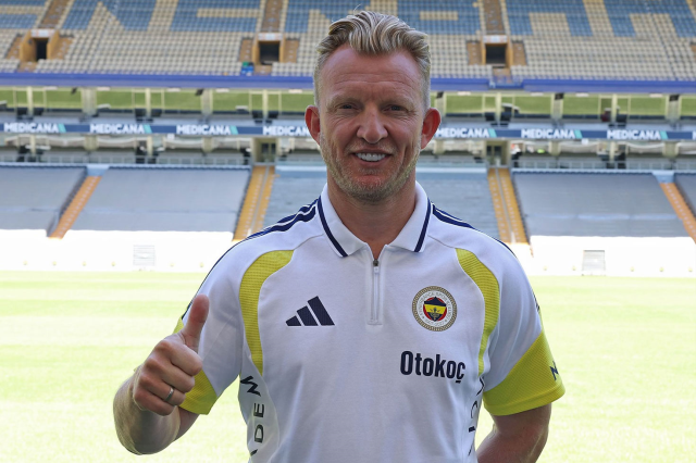 dirk kuyt resmen fenerbahcede 37270779 5489 1 m
