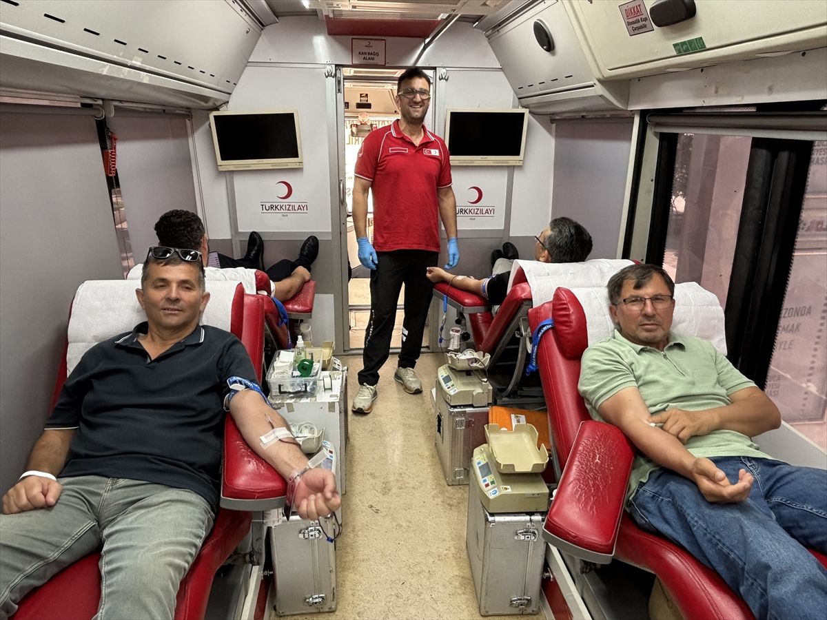 Eğitimcilerden Kızılay'a 200 ünite kan bağışı