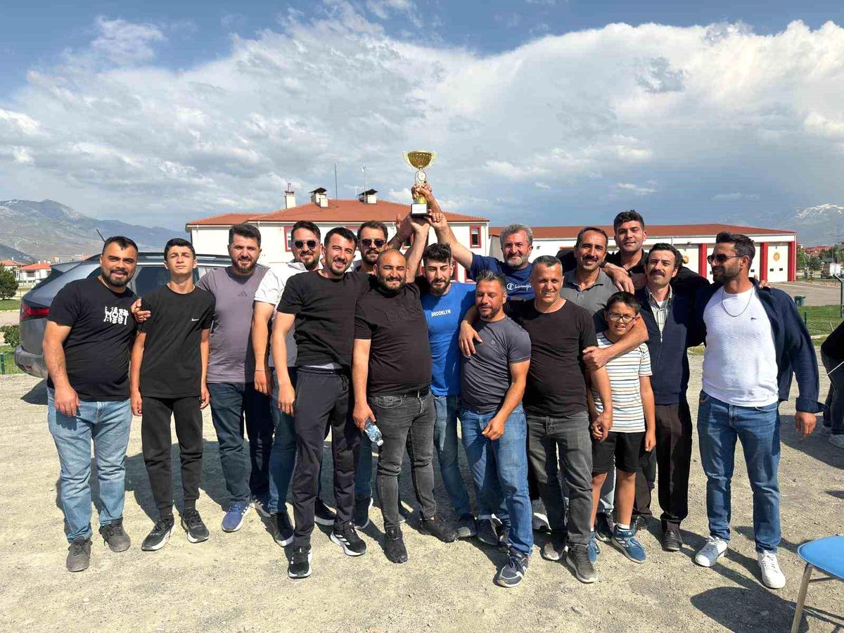 Erzincan Atlı Spor Kulübü sporcuları yarışma sırasında