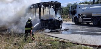 Eskişehir'de seyir halindeki belediye otobüsü yandı