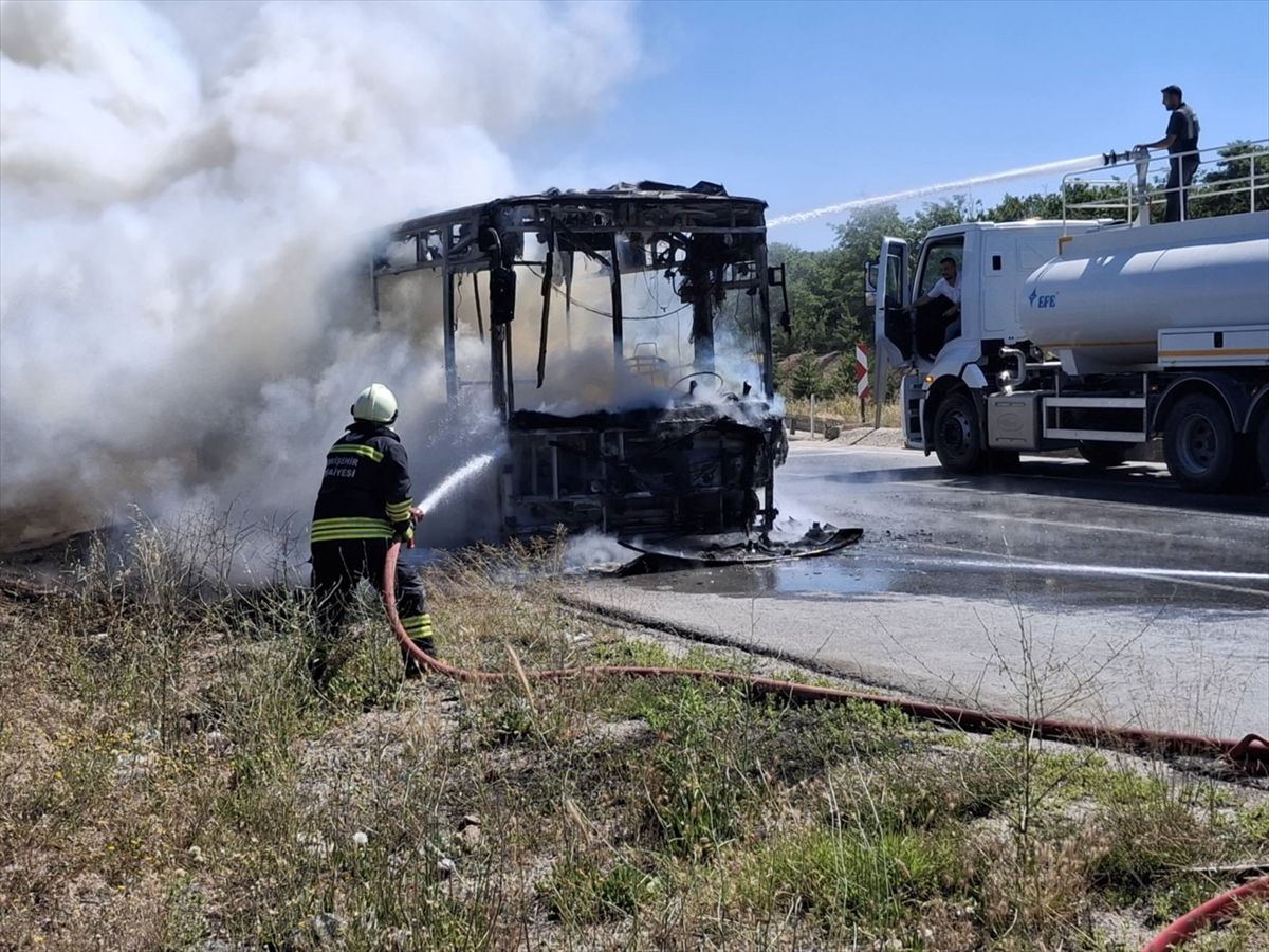 Eskişehir İnönü'de yanan belediye otobüsü
