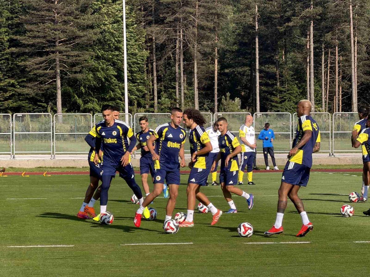 Fenerbahçe, Topuk Yaylası'ndaki ilk antrenmanını yaptı