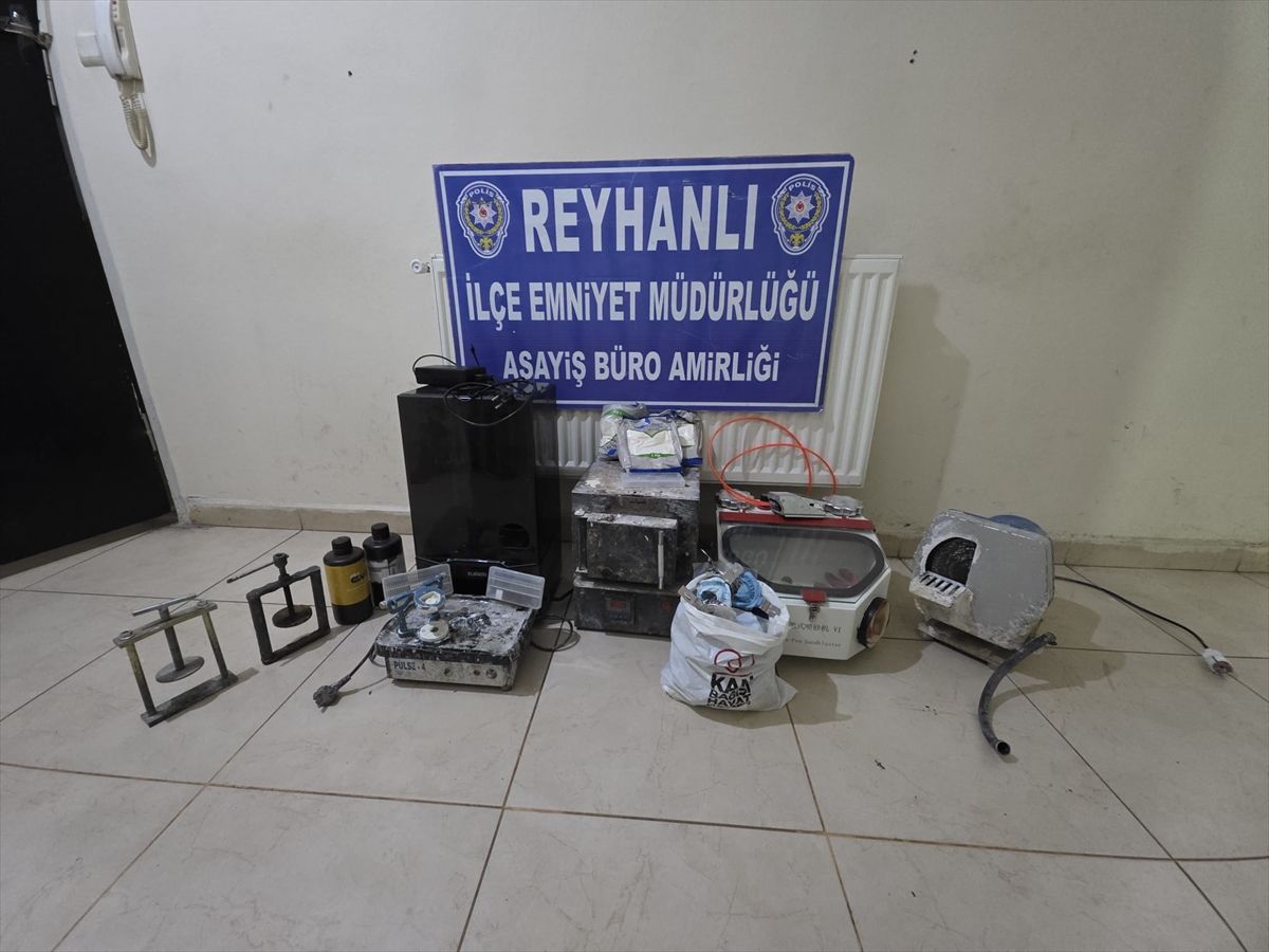 Hatay'da kaçak diş laboratuvarına düzenlenen operasyonda 2 zanlı yakalandı