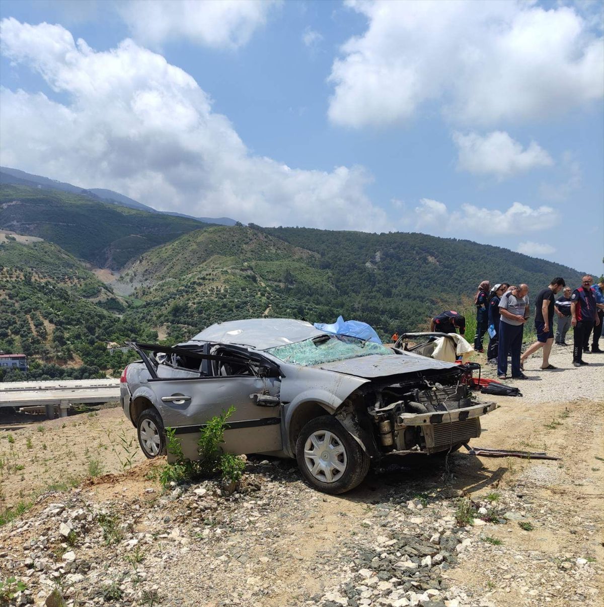 Hatay'da uçuruma yuvarlanan otomobilin sürücüsü hayatını kaybetti