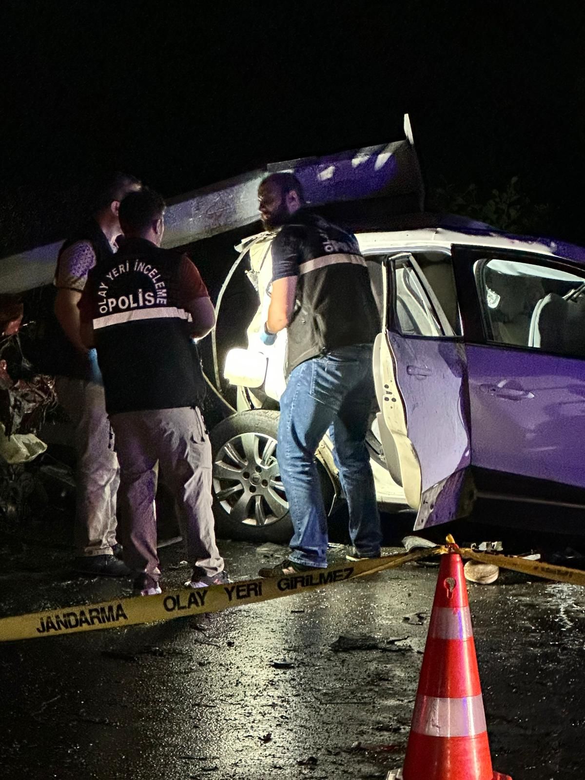 Rize Çayeli'nde Karadeniz Sahil Yolu'nda meydana gelen zincirleme trafik kazası
