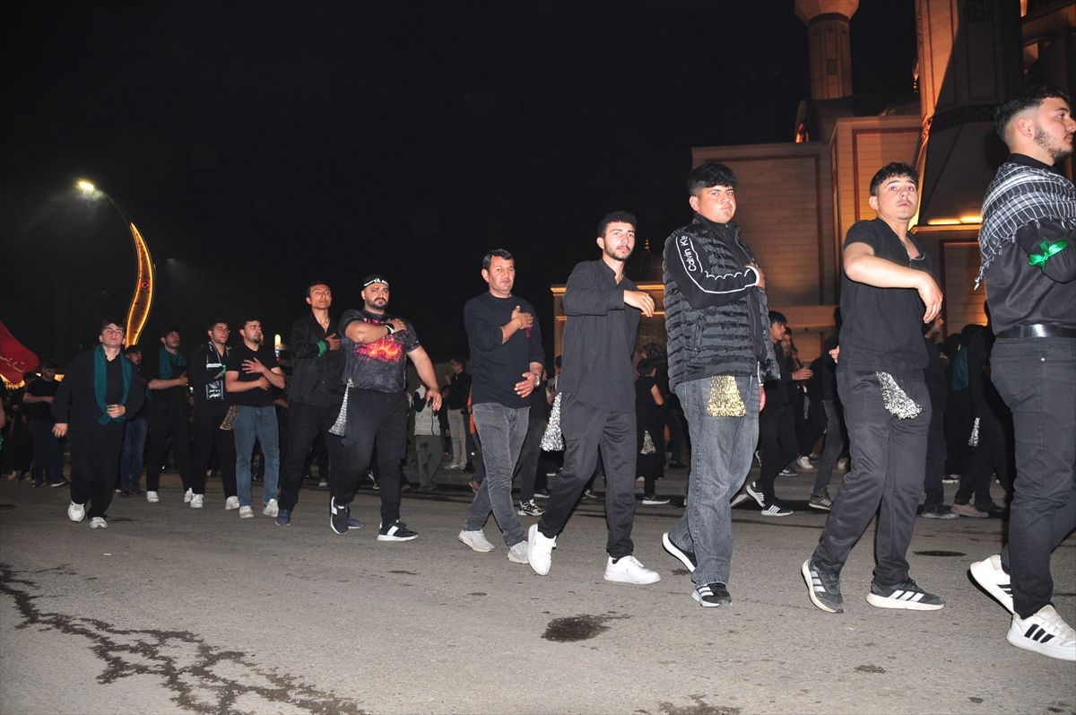 Kars'ta Tasua Gecesi'nde Kerbela Şehitleri Anıldı