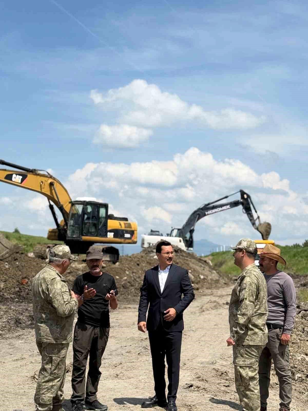 Kaymakam Demirtaş demiryolu şantiyesinde incelemelerde bulundu