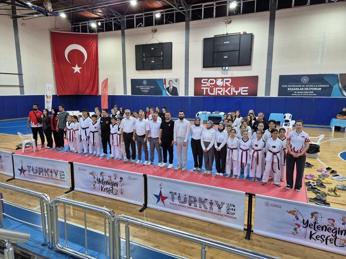 Kırklareli'nde Minikler ve Yıldızlar Tekvando İl Şampiyonası Heyecanı