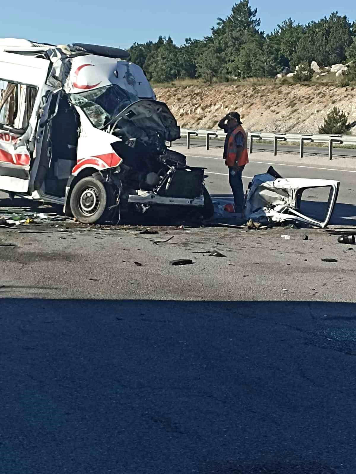 Kütahya'da trafik kazası: 1 ölü, 4 yaralı