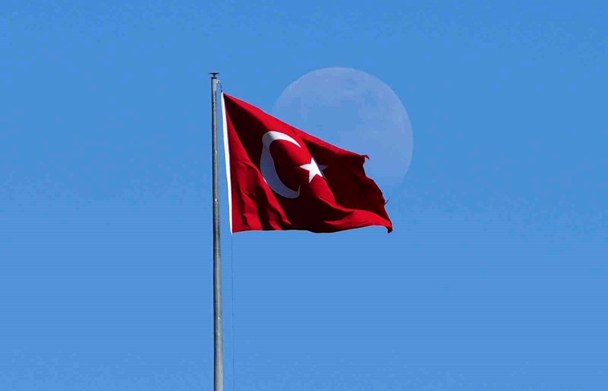 Kırıkkale'de ay ve Türk bayrağı bir arada