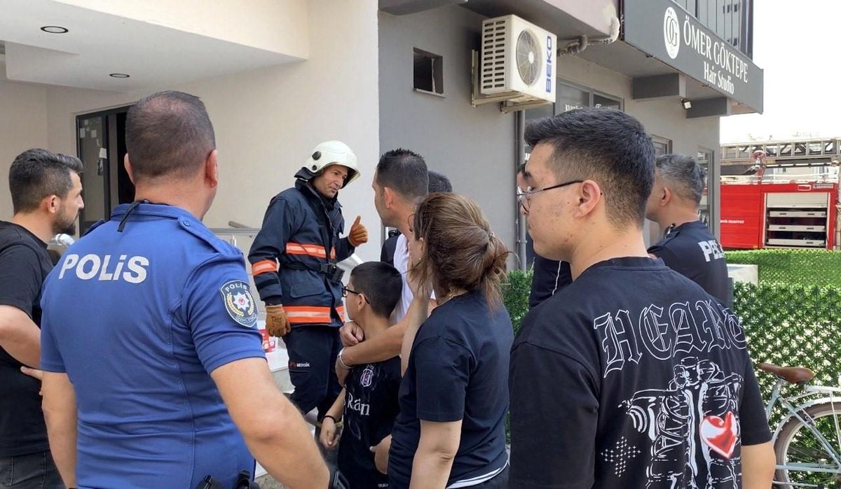 Mersin'de 10 katlı apartmanda yangın: 3 kişi dumandan etkilendi