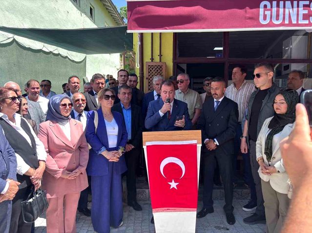 MHP Sivrihisar İlçe Başkanlığı’nın yeni hizmet binası törenle hizmete açıldı