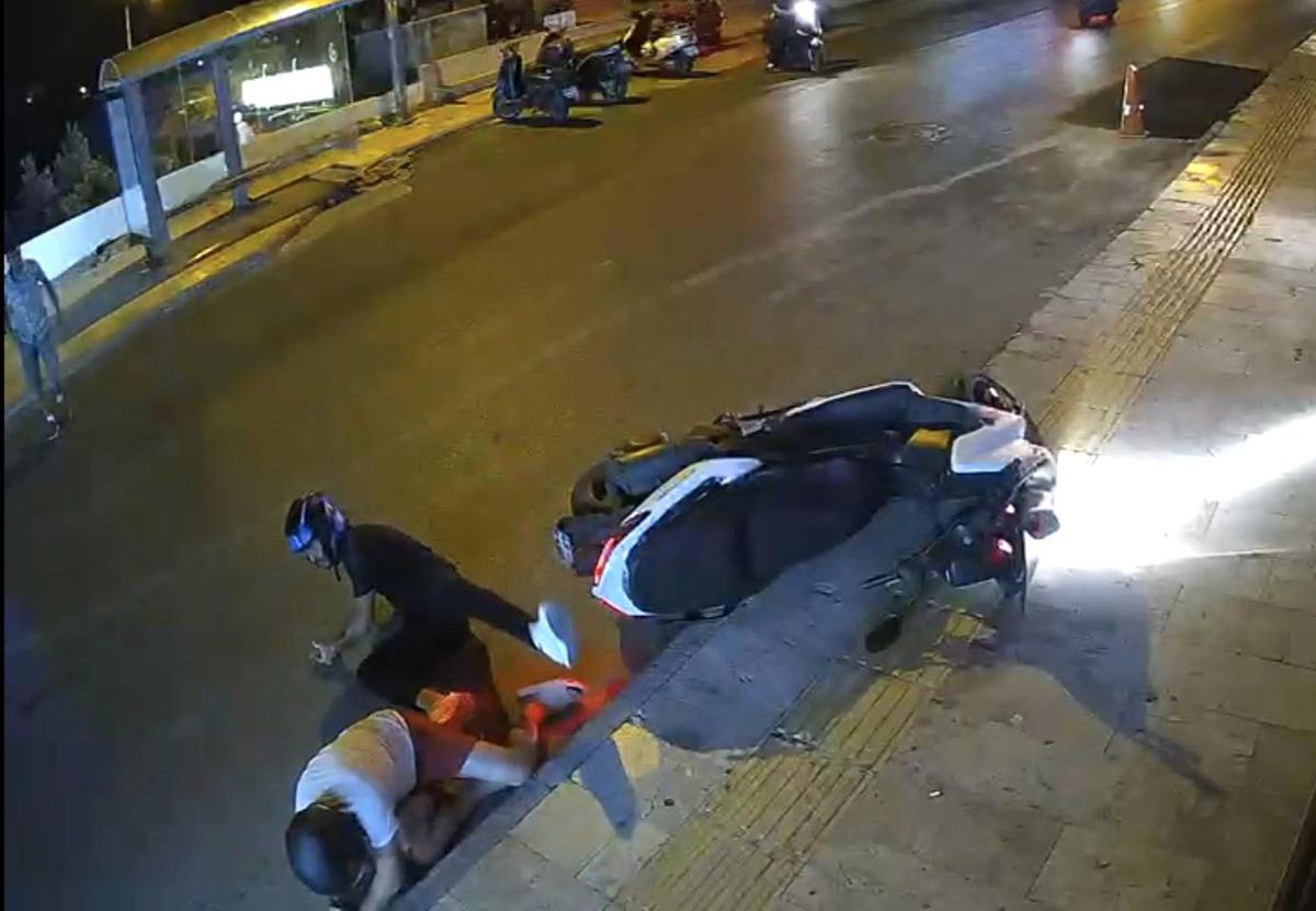Motosiklet kazası güvenlik kamerasına yansıdı