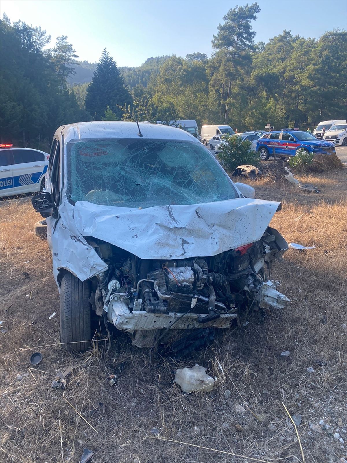 Muğla'da iki kamyonetin çarpıştığı kazada 1 kişi öldü, 3 kişi yaralandı