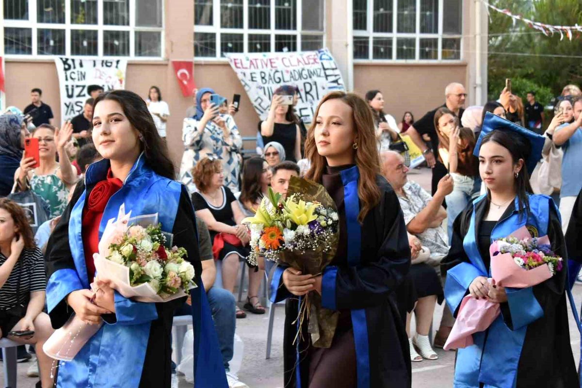 Balıkesir Muharrem Hasbi Anadolu Lisesi mezuniyet töreni