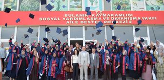 50 kadın okuma yazma kursunu cübbe ve keplerle kutladı