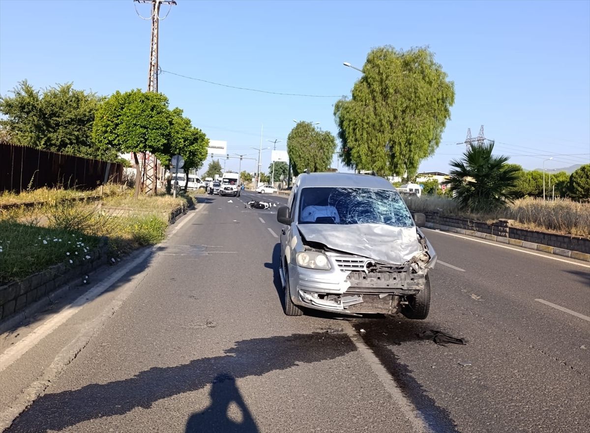 Nazilli'de hafif ticari araçla çarpışan motosikletin sürücüsü yaralandı