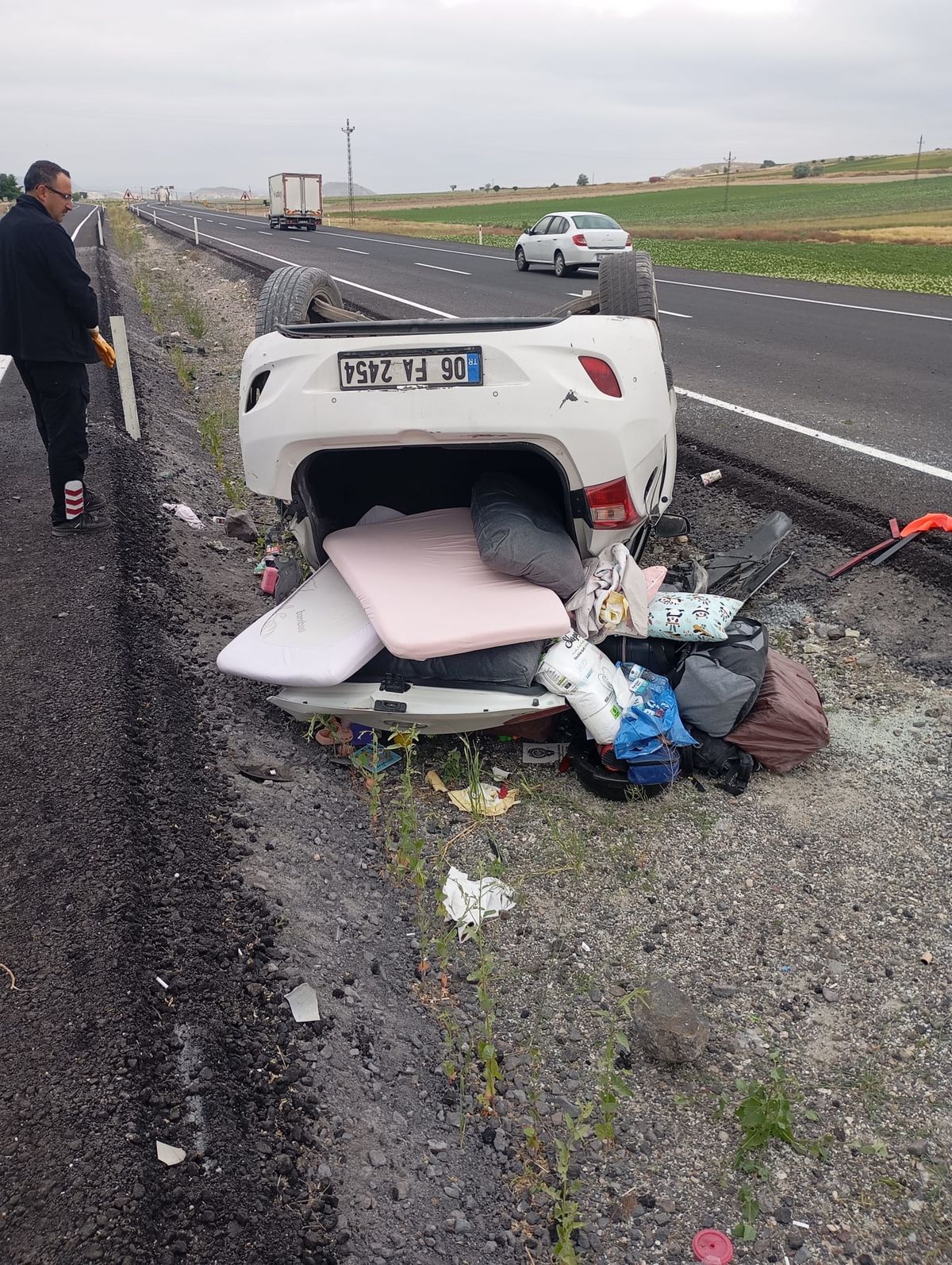 Nevşehir'de otomobil takla atıp refüje devrildi: 4 yaralı