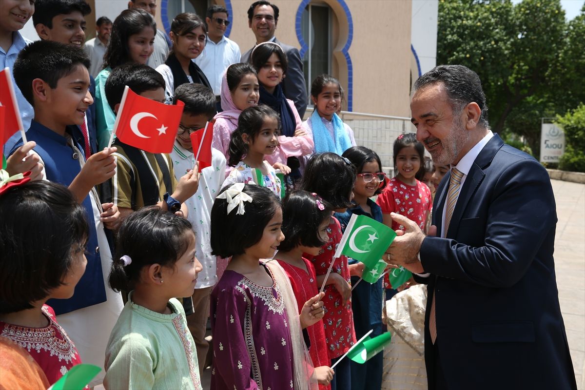 Pakistan'da 'Çocuklar için Yaz Kampı'nın kapanış ve sertifika töreni düzenlendi