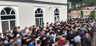 Rize'de trafik kazasında hayatını kaybeden gencin cenazesi defnedildi