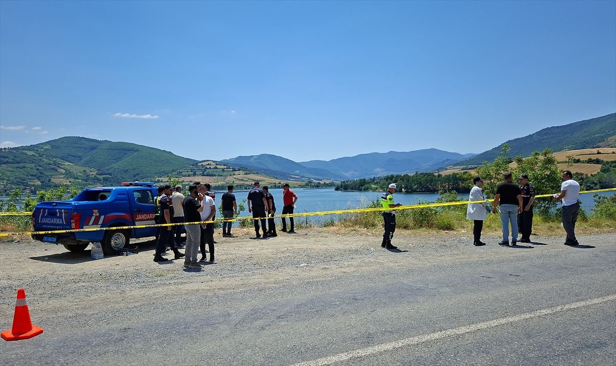Samsun Bafra'da baraj gölünde bulunan araç