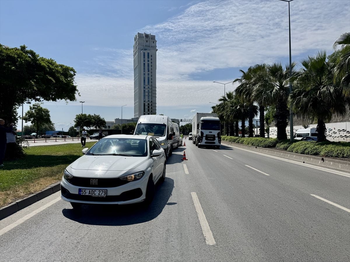 Samsun'da üç aracın karıştığı kazada 1 kişi yaralandı