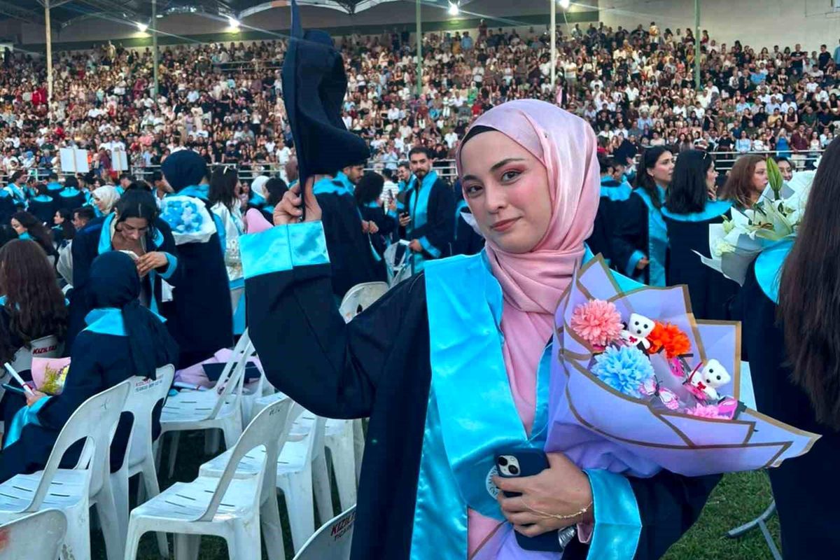 Serebral palsi ile mücadelesini zaferle taçlandırdı 3,48 ortalama ile bölüm ikincisi olarak ALKÜ'den mezun oldu