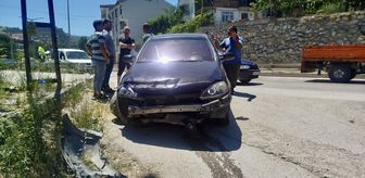 Sinop'ta bariyere çarpan otomobildeki 3 kişi yaralandı