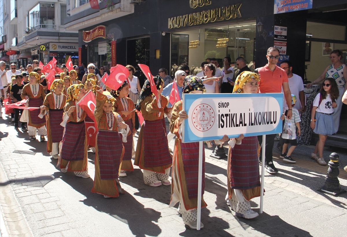 Sinop'ta öğrenciler Halk Oyunları Şenliği'nde hünerlerini sergiledi