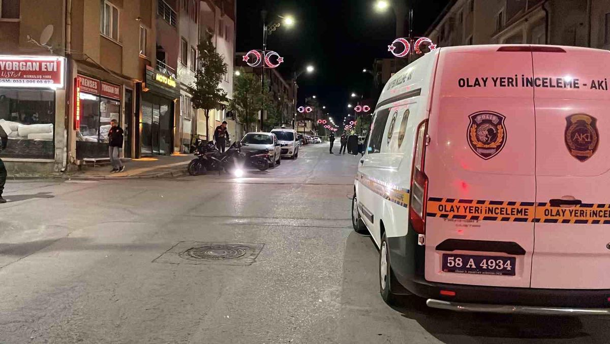 Sivas'ta meydana gelen bıçaklı kavga sonrası olay yeri inceleme çalışmaları
