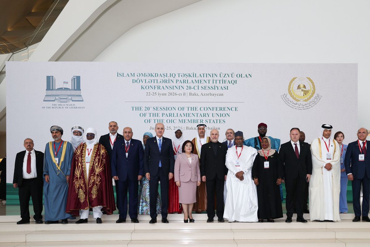 TBMM Başkanı Numan Kurtulmuş, İSİPAB Konferansı kapsamında parlamento başkanlarıyla aile fotoğrafı çektiriyor.